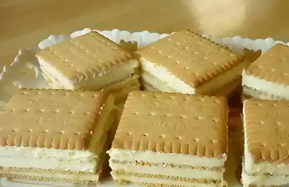 Kekskuchen mit Vanillecreme