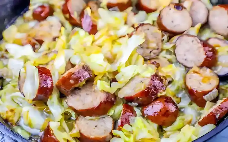 Kohl mit Dampfwürsten im Thermomix