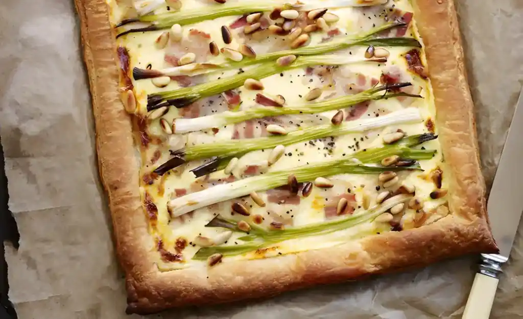 Lauchzwiebel-Tarte mit Salsa Romesco