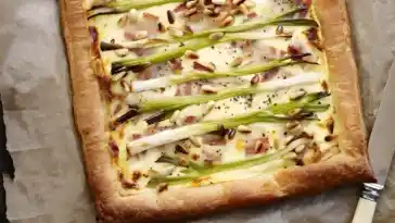 Lauchzwiebel-Tarte mit Salsa Romesco