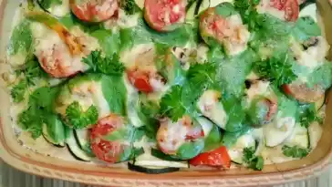 Low carb Auflauf mit Zucchini, Mozzarella und Schafskäse