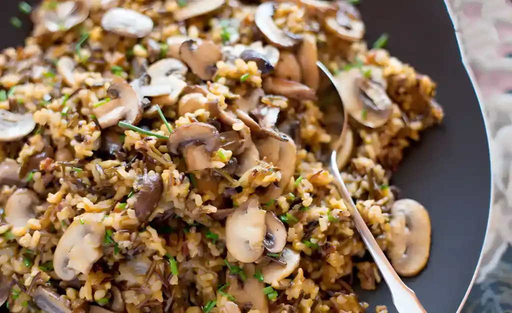 Naturreis mit Champignons