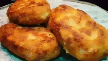 Panierte Frikadellen mit Käse