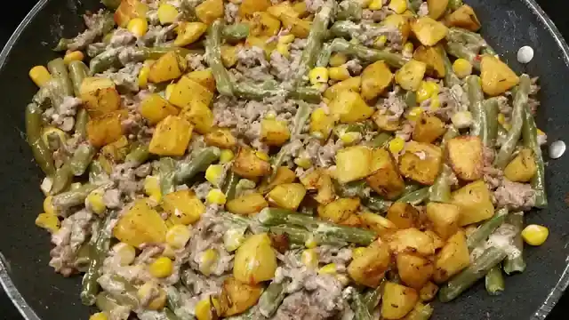 Bohnen-Hack-Schmand-Pfanne