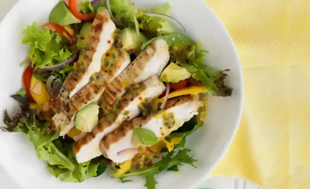 Bunter Tomaten-Maracuja-Salat Mit Rindfleisch