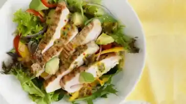 Bunter Tomaten-Maracuja-Salat Mit Rindfleisch