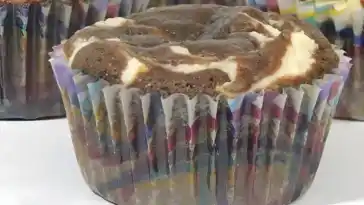 DOUBLE-CHOCOLATE MUFFINS – TEIGFÖRMCHEN MIT WEISSER UND ZARTBITTERSCHOKOLAD
