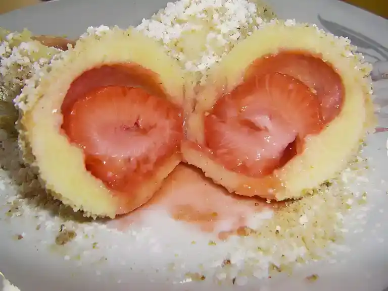 Die einfachsten Obstknödel aus Quarkteig