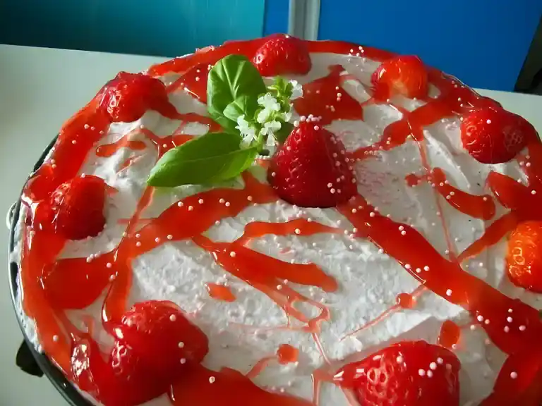 Erdbeer-Frischkäse-Torte
