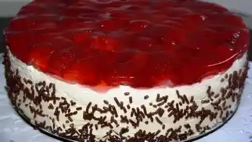 Erdbeerkuchen mit Schmand-Vanillecreme