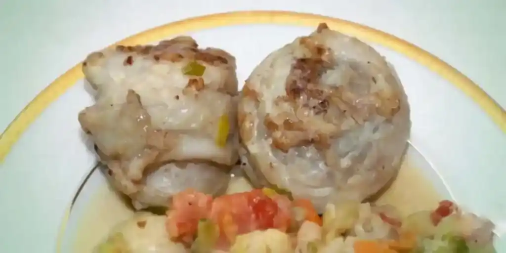 Fischröllchen auf Lauch
