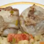 Fischröllchen auf Lauch
