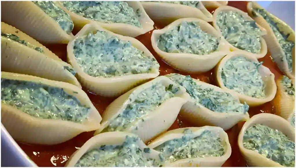 Für den besonderen Anlass Muschelnudeln mit Spinat-Ricotta-Füllung und hausgemachter Tomatensoße