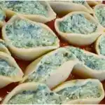 Für den besonderen Anlass Muschelnudeln mit Spinat-Ricotta-Füllung und hausgemachter Tomatensoße