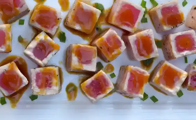 Glasierte Thunfischwürfel