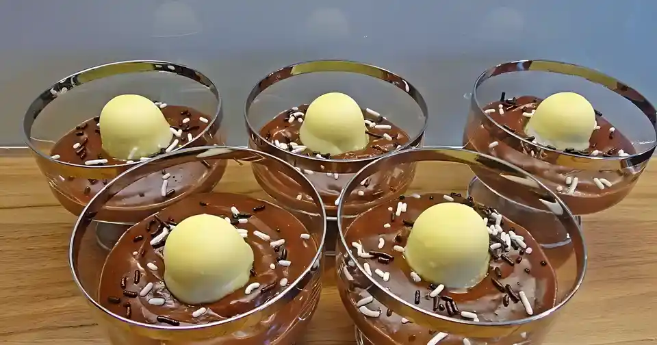 Gourmet-Schoko-Pudding selbstgemacht, sahnig und schokoladig