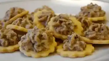 Großmutters Nussplätzchen