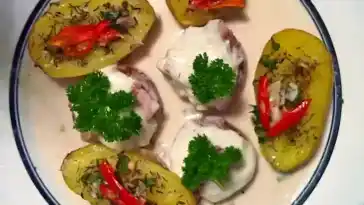 Illes leicht gefüllte Champignonköpfe auf Ofenkartoffeln