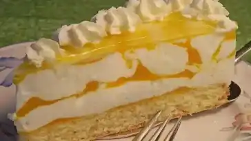 Käsesahnetorte mit Pfirsichen