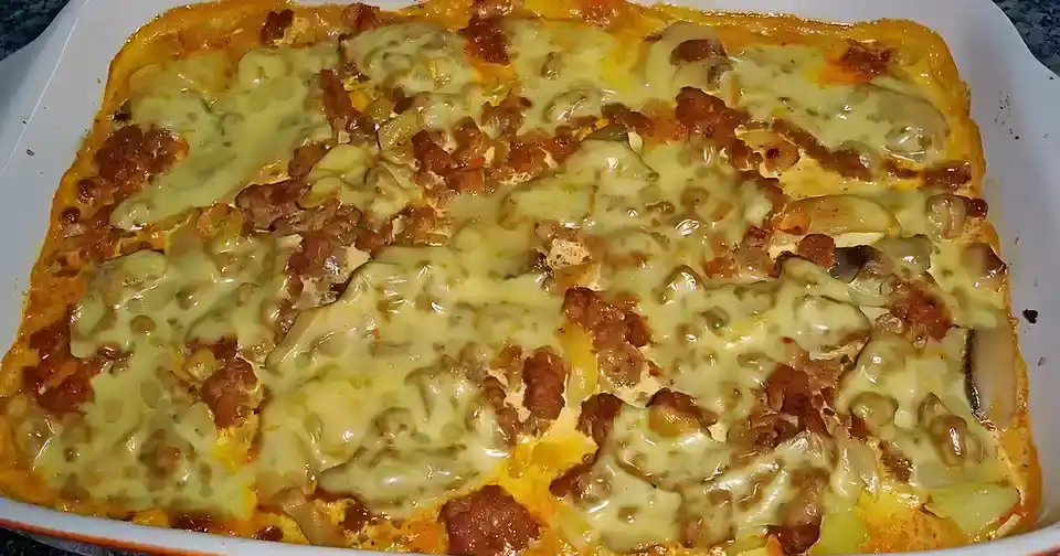 Kartoffelauflauf mit Hackfleisch, Mais und Pilzen