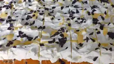 Kirsch Eierlikör Blechkuchen mit Schmand Sahne