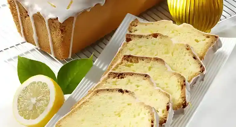Klassischer Zitronenkuchen mit Zitronenguss