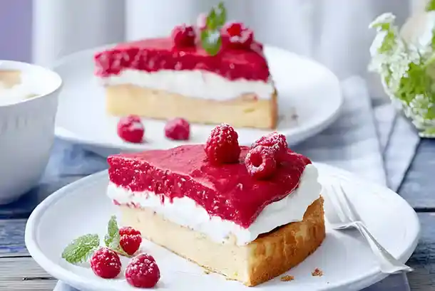 Küstenfrische Himbeertorte
