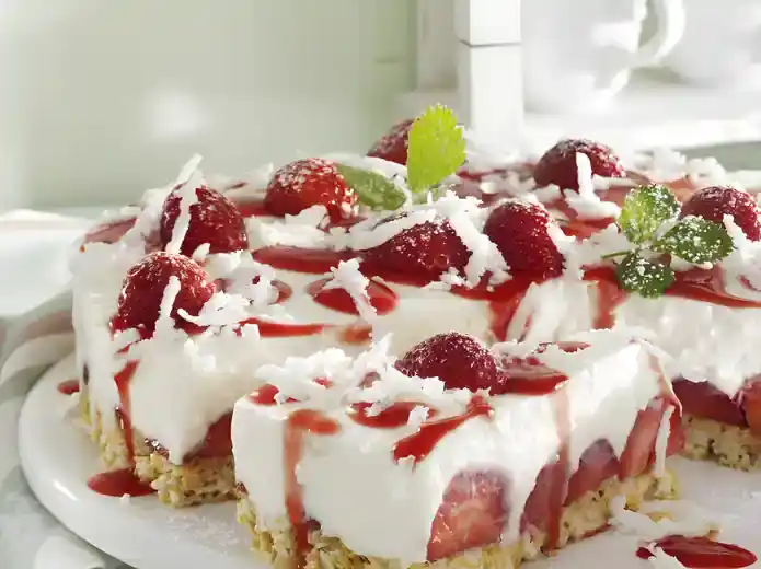 Lecker Erdbeer-Kokos-Kuchen mit Mango-Creme