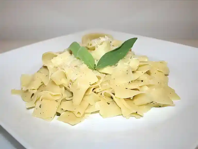 Nudeln mit Salbei