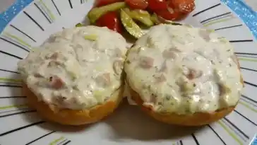 Pikante Partybrötchen mit Creme fraiche