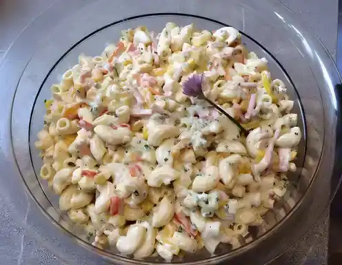 Pikanter Hörnchensalat
