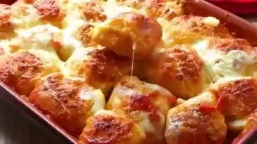 Pizza-Bällchen in Tomatensoße