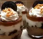 Puddingdessert mit Oreo Keksen
