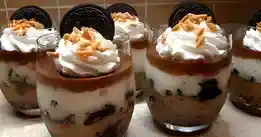 Puddingdessert mit Oreo Keksen