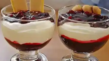 Rote Grütze Dessert