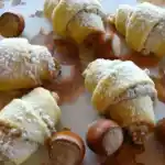Sahneteig-Hörnchen mit Nussfüllung