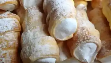 Schaumrollen mit italienischer Eischneefüllung