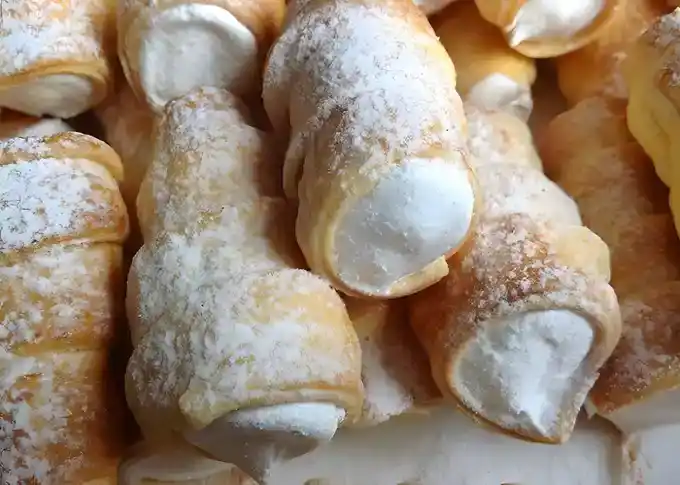 Schaumrollen mit italienischer Eischneefüllung