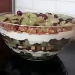 Schichtdessert mit Weintrauben