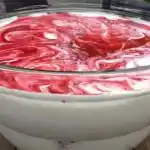 Schmandcreme mit Himbeeren
