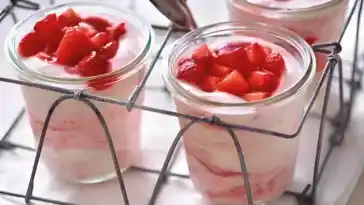 Schnelle Erdbeermousse