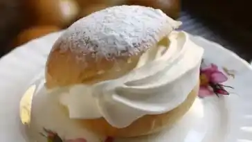 Unvergessliche Hefebrötchen mit Vanillecreme