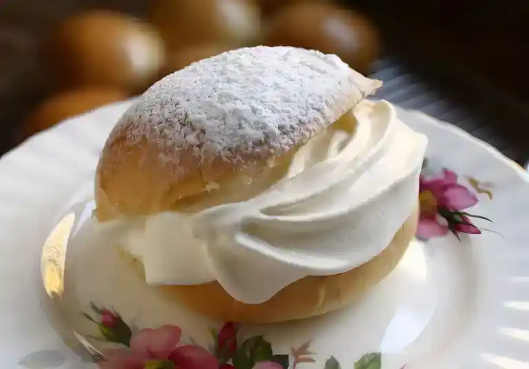Unvergessliche Hefebrötchen mit Vanillecreme