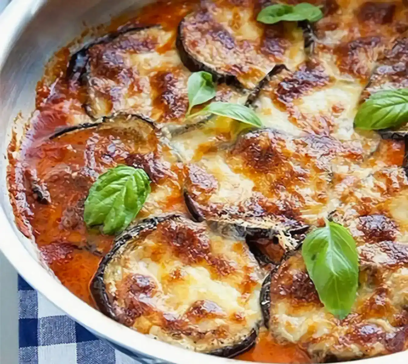 Auflauf mit Rinderhack, Aubergine und Tomate