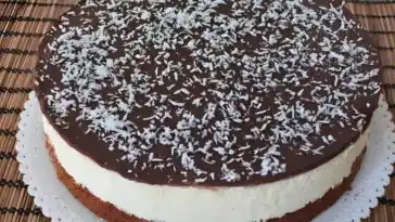 BANANEN-AMARETTO-TORTE MIT QUARK-CREME