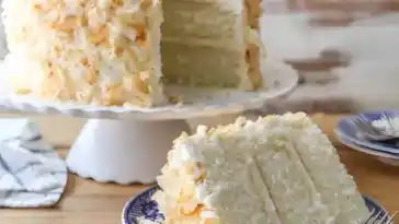 Buttercreme-Torte mit gebrannten Mandeln