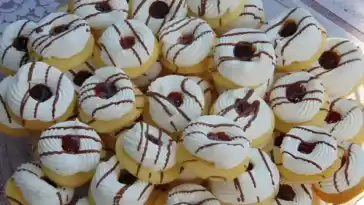 Butterplätzchen mit Baiserringen