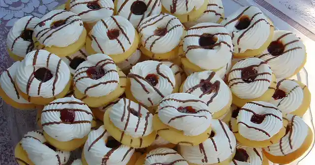 Butterplätzchen mit Baiserringen