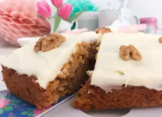 FRÜHLING IST, WENN’S CARROT CAKE GIBT