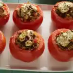 Gefüllte Tomaten mit verschiedenem Frischkäse